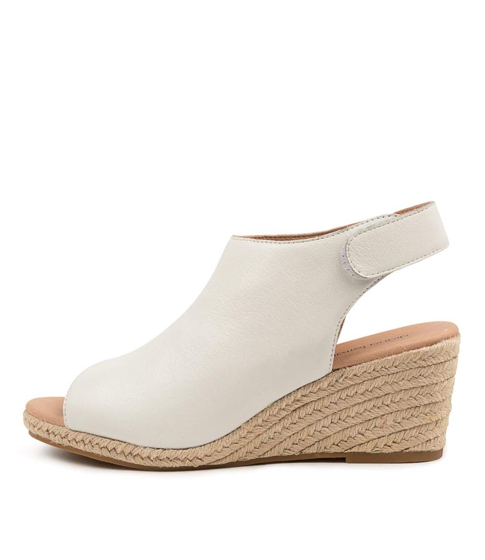 Diana Ferrari - Jamcie Wedge Sandal - Cream